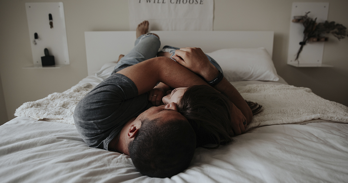 Cuddling 101 - The Art And Science Of How To Cuddle Correctly