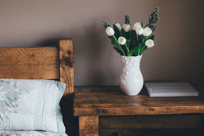 How To Clean Wood Furniture - Dusting