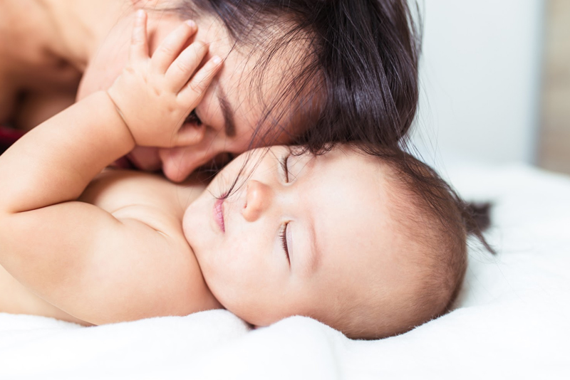 How To Put A Baby To Sleep - Expert Tip 2, Co-Sleeping